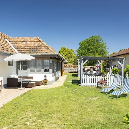 Semesterbostad Sunny By Interhome Balatonoszod