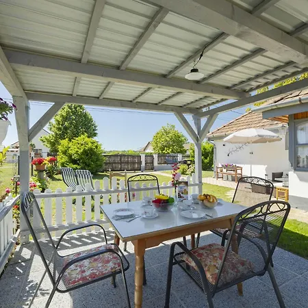 Sunny By Interhome Semesterbostad Balatonoszod