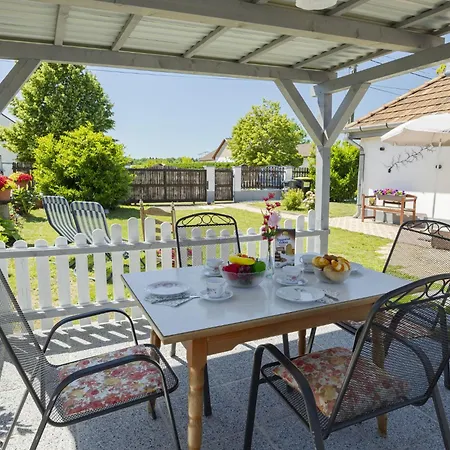 Semesterbostad Sunny By Interhome Balatonoszod