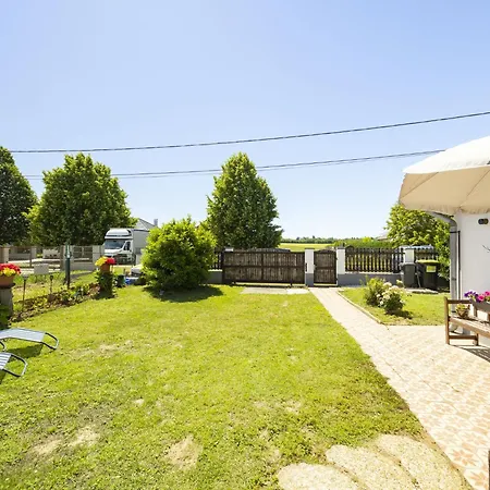 Sunny By Interhome Semesterbostad Balatonoszod